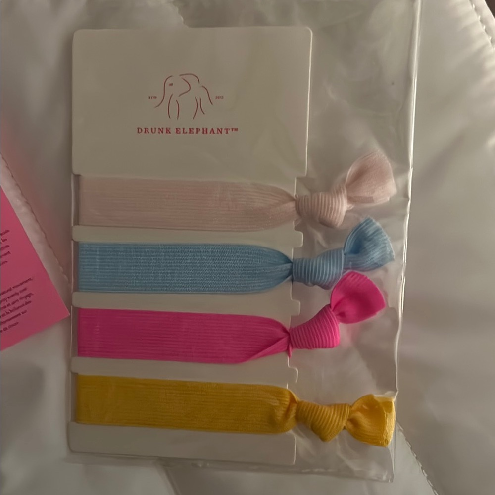 - Drunk Elephant 🐘 3 piece set BAG, hair ties, comb - Picture 2 of 6